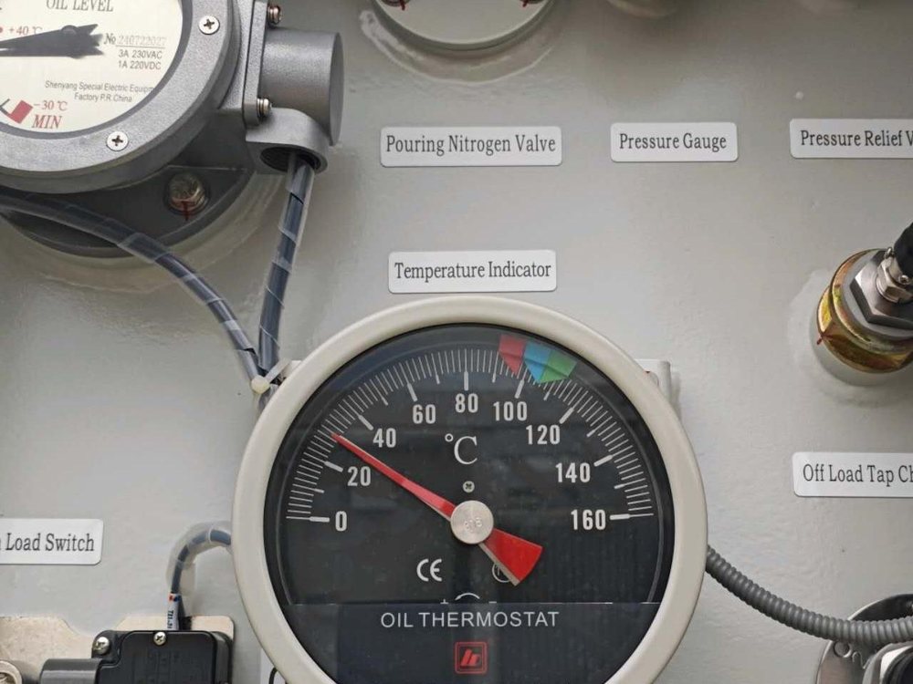 Pressure gauge and oil thermostat after re-pressurization
