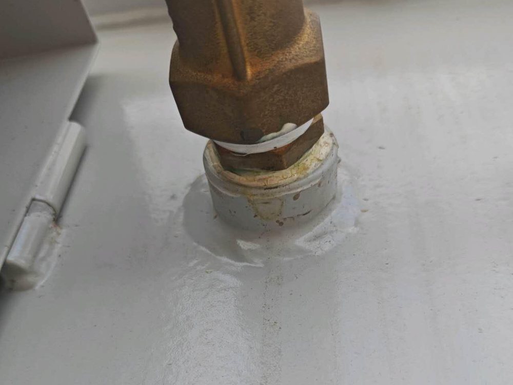 Oil seepage at the base of an LV riser weld